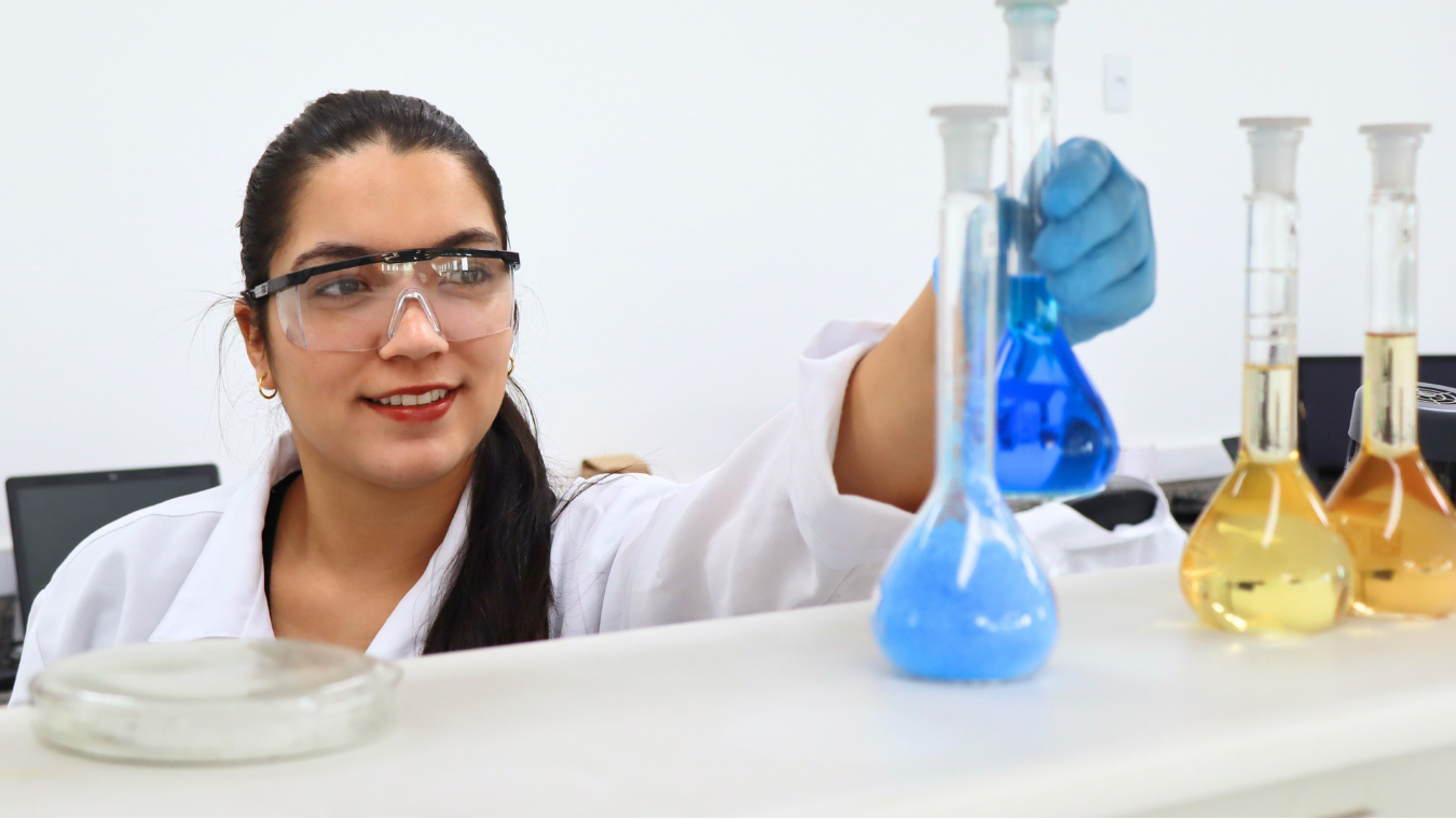 Os produtos químicos da GR Water Solutions são desenvolvidos para otimizar o tratamento de efluentes e garantir conformidade com os parâmetros de DBO e DQO.