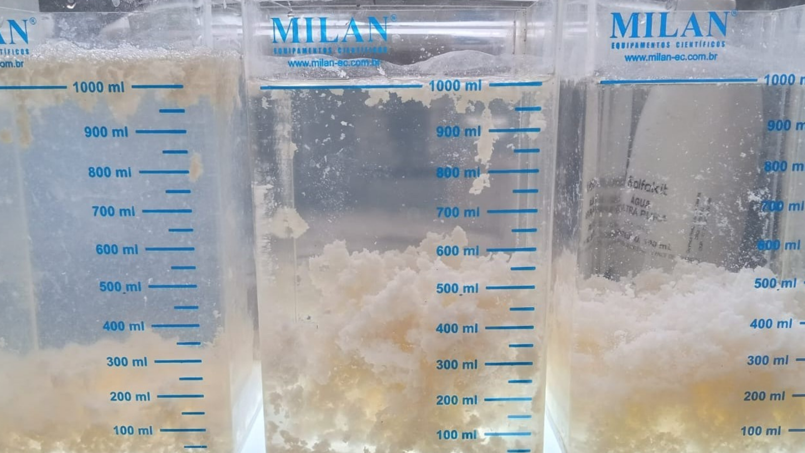 Testes de jar test são essenciais para definir a melhor combinação de produtos no tratamento físico-químico de efluentes.